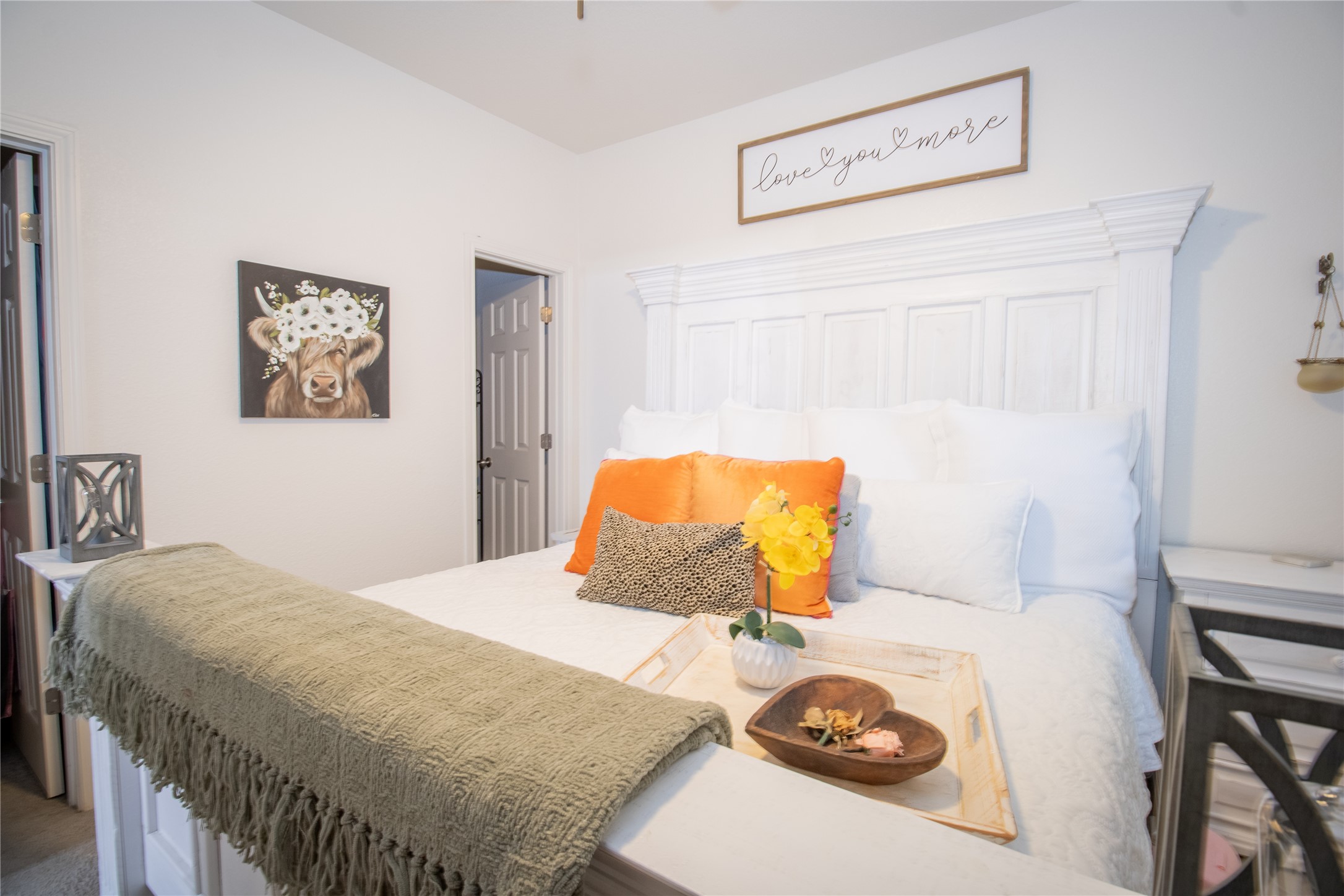 15583 Arrowhead Loop West Willis, TX 77378 - Photo 7 of 21 a bedroom with a bed and a table in it