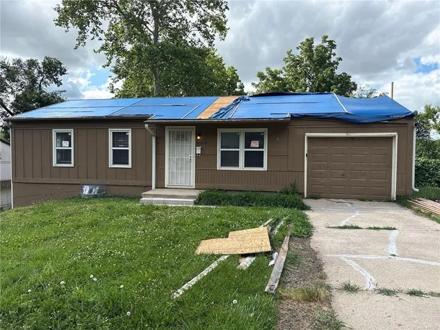 $132,000 | 6310 East 153 Street, Grandview, MO 64030