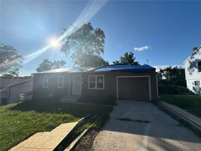 $132,000 | 6310 East 153 Street, Grandview, MO 64030