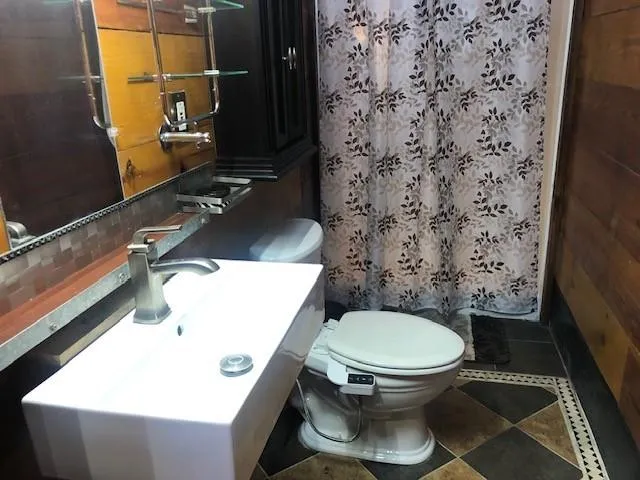 $1,800 | 506 Lafayette Street, Unit 2, Gretna, LA 70053