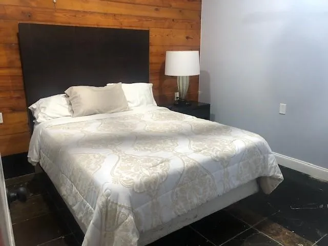 $1,800 | 506 Lafayette Street, Unit 2, Gretna, LA 70053