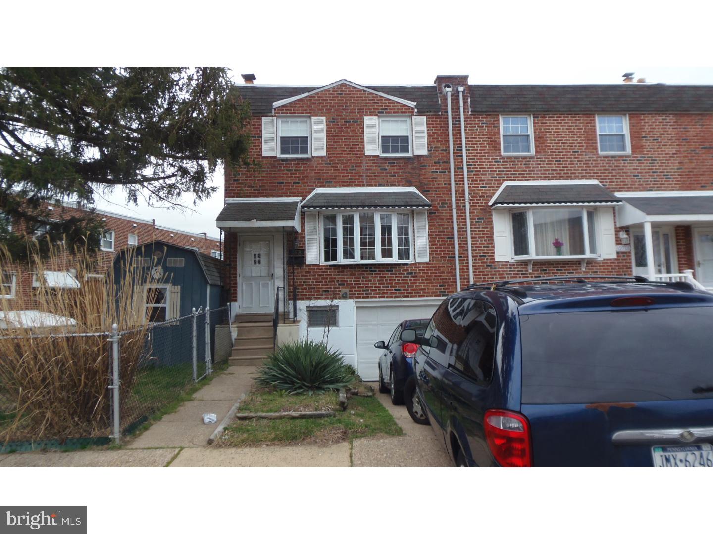 12715 Hollins Road Philadelphia, PA 19154 - Photo 22 of 25 Driveway