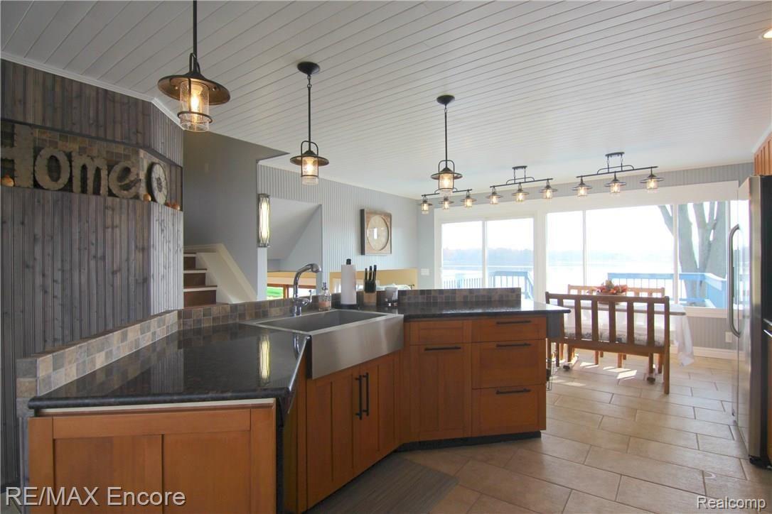 8635 Waumegah Road Clarkston, MI 48348 - Photo 30 of 50 Waumegah Rd Kitchen 3.jpg