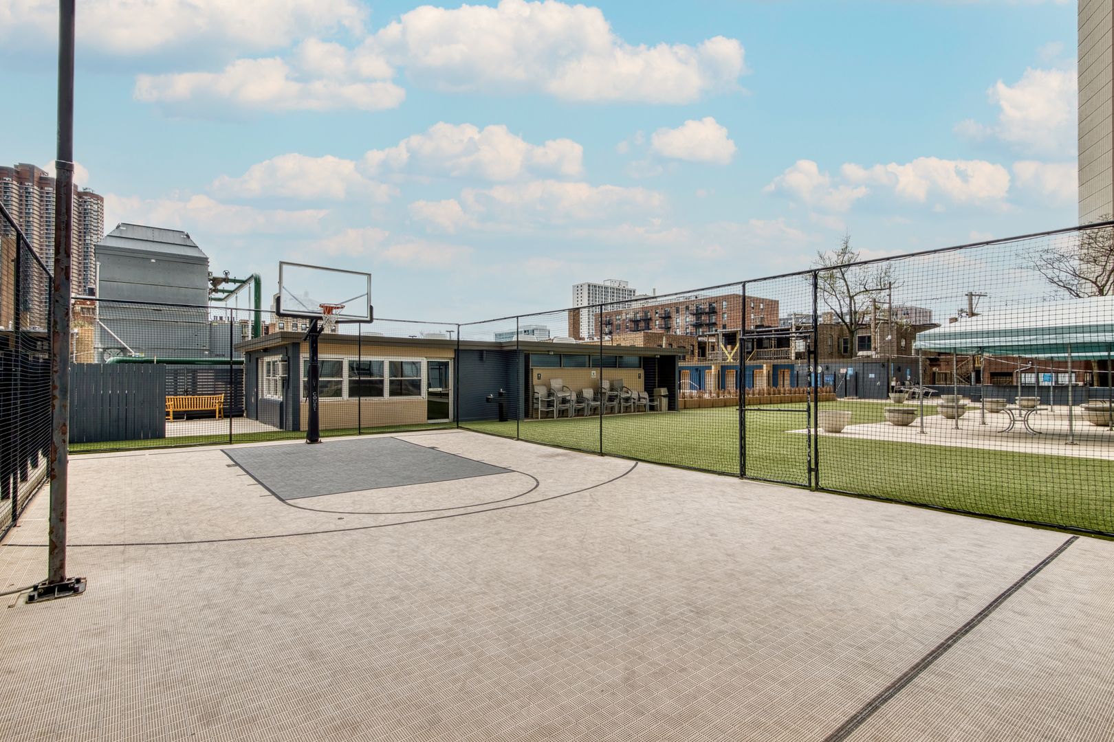 655 West Irving Park Road, Unit 4808 Chicago, IL 60613 - Photo 20 of 26 a house view with a garden space