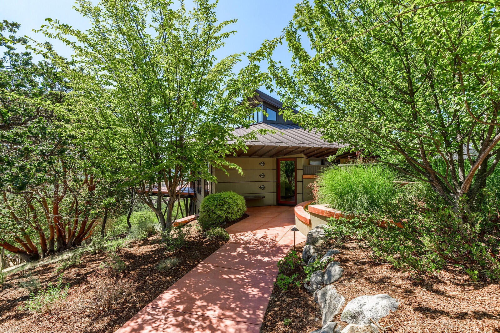 4922 Pioneer Road Medford, OR 97501 - Photo 53 of 70 Front door walk way