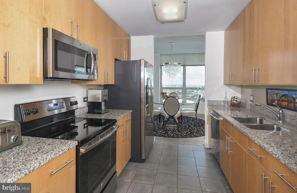 200 West Washington Square, Unit 2B/2BA Philadelphia, PA 19106 - Photo 25 of 33