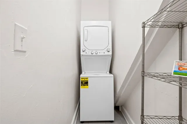 $3,499 | 78 Violet Avenue, Unit FIRST FLOOR WITH 2 BDRMS, Floral Park, NY 11001