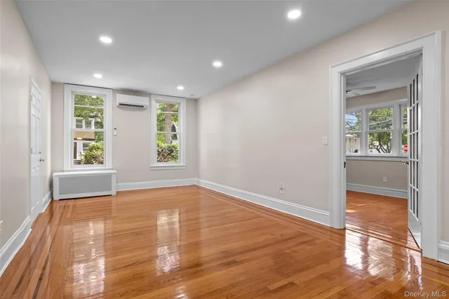 $3,499 | 78 Violet Avenue, Unit FIRST FLOOR WITH 2 BDRMS, Floral Park, NY 11001