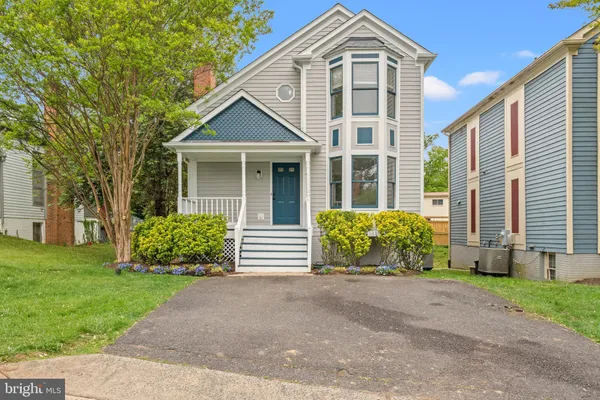 $958,000 | 8405 Hollis Lane, Vienna, VA 22182