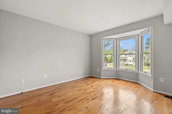 $958,000 | 8405 Hollis Lane, Vienna, VA 22182