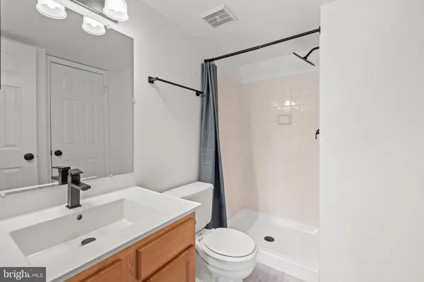 $958,000 | 8405 Hollis Lane, Vienna, VA 22182