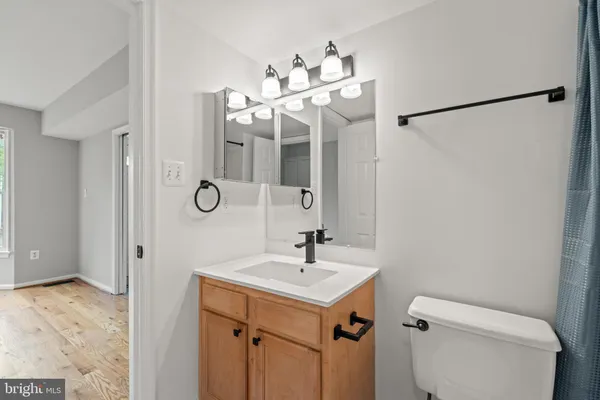 $958,000 | 8405 Hollis Lane, Vienna, VA 22182