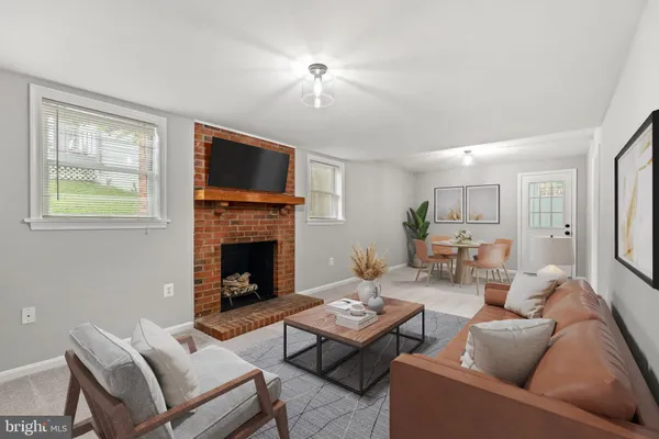 $958,000 | 8405 Hollis Lane, Vienna, VA 22182