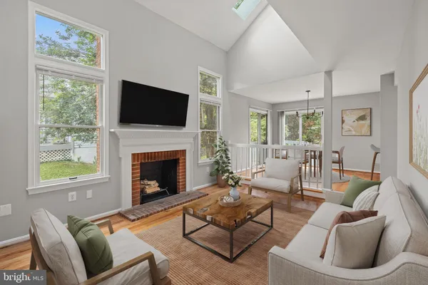 $958,000 | 8405 Hollis Lane, Vienna, VA 22182