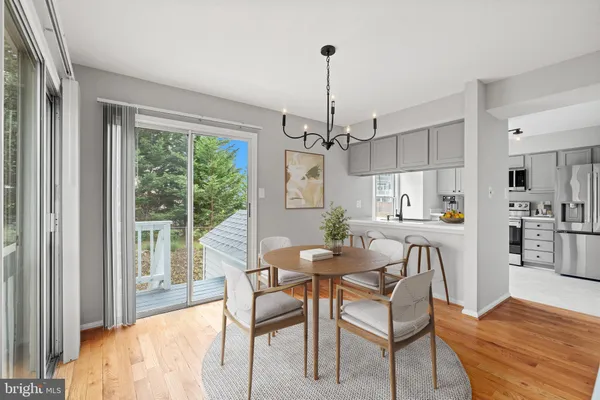 $958,000 | 8405 Hollis Lane, Vienna, VA 22182