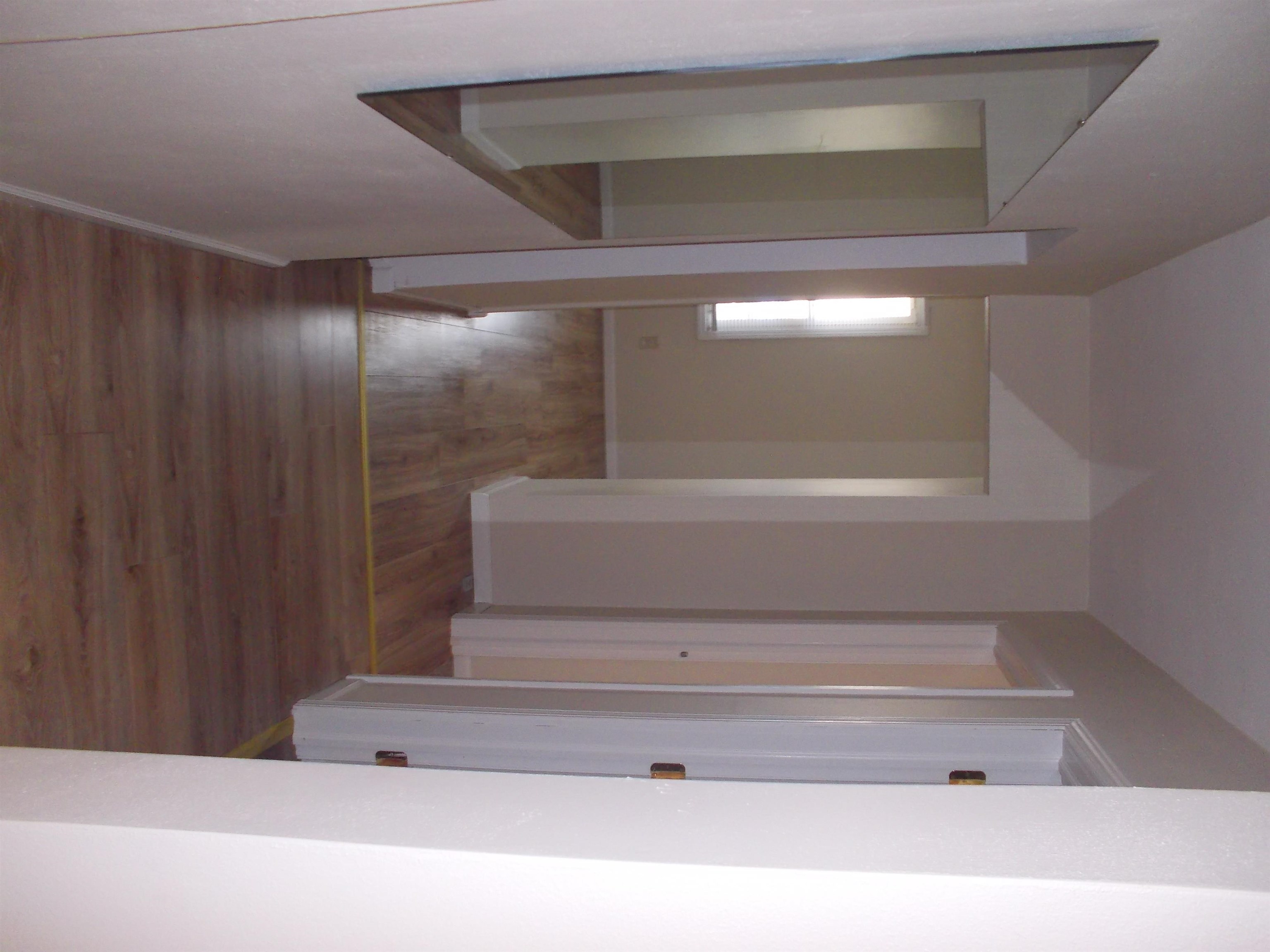724 Taft Road Rockford, IL 61109 - Photo 11 of 19 a bathroom with a bathtub
