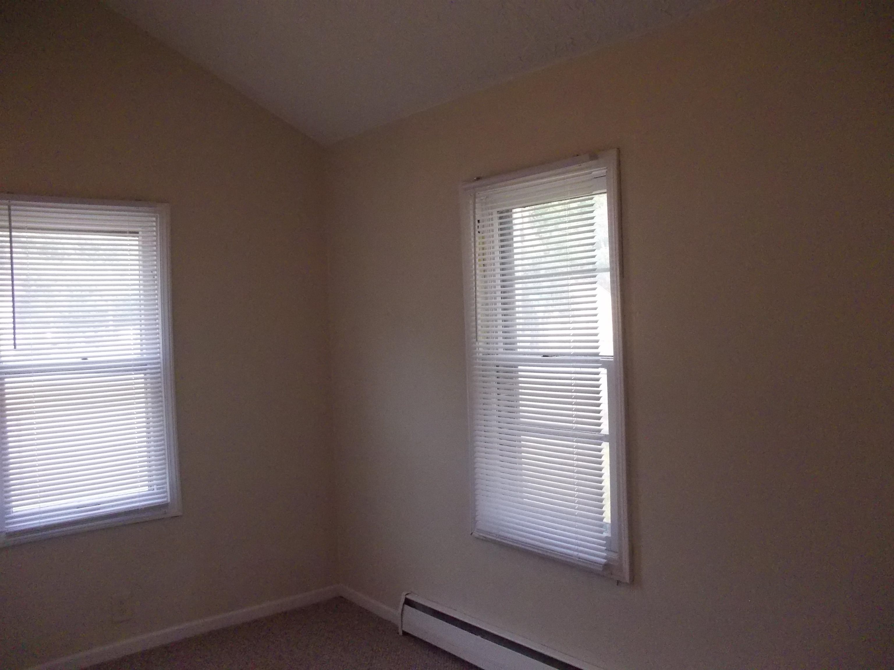 724 Taft Road Rockford, IL 61109 - Photo 17 of 19 an empty room with a window