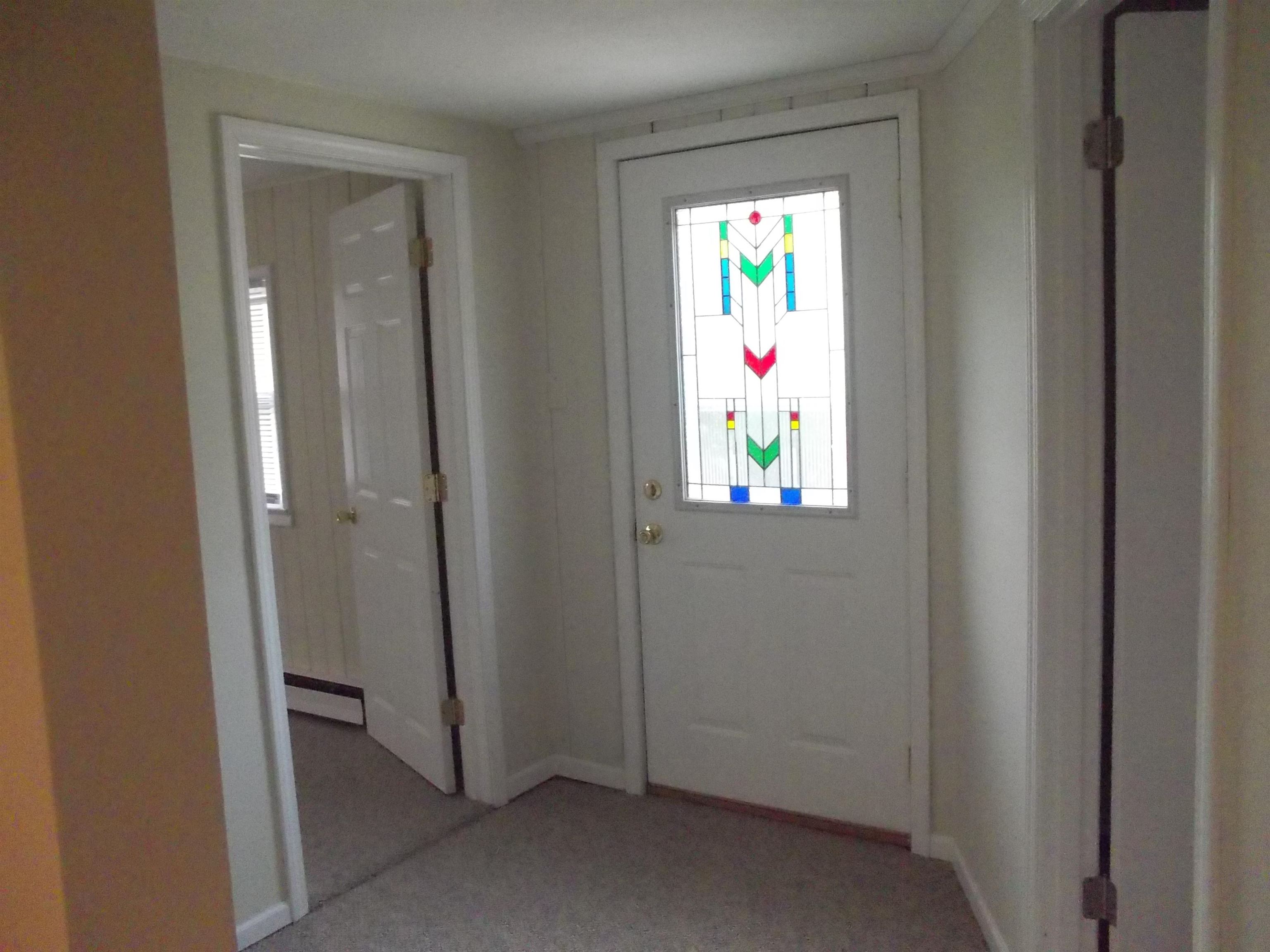 724 Taft Road Rockford, IL 61109 - Photo 4 of 19 a view interior that has a window