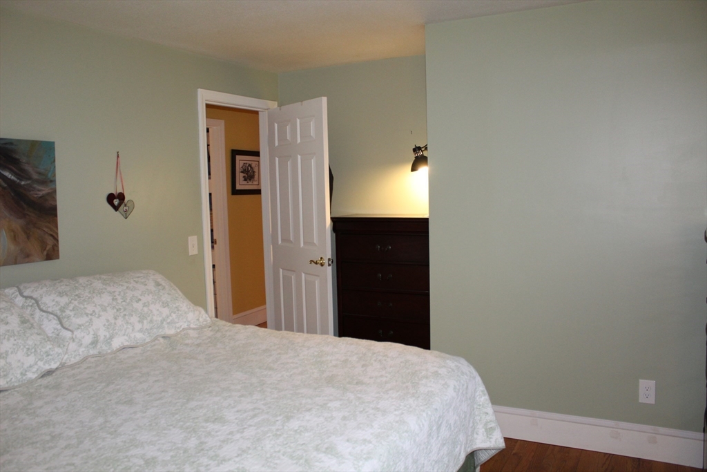 178 Oak Hollow Road Springfield, MA 01128 - Photo 10 of 21 Gallery Image 10