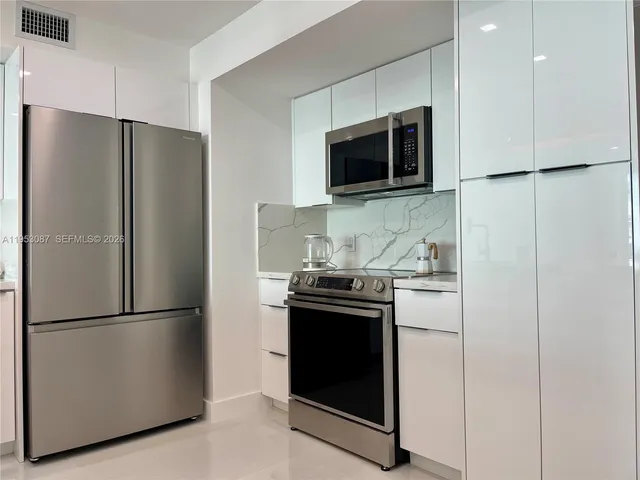 $5,000 | 9499 Collins Avenue, Unit 506, Surfside, FL 33154