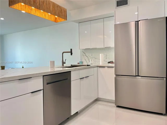 $5,000 | 9499 Collins Avenue, Unit 506, Surfside, FL 33154