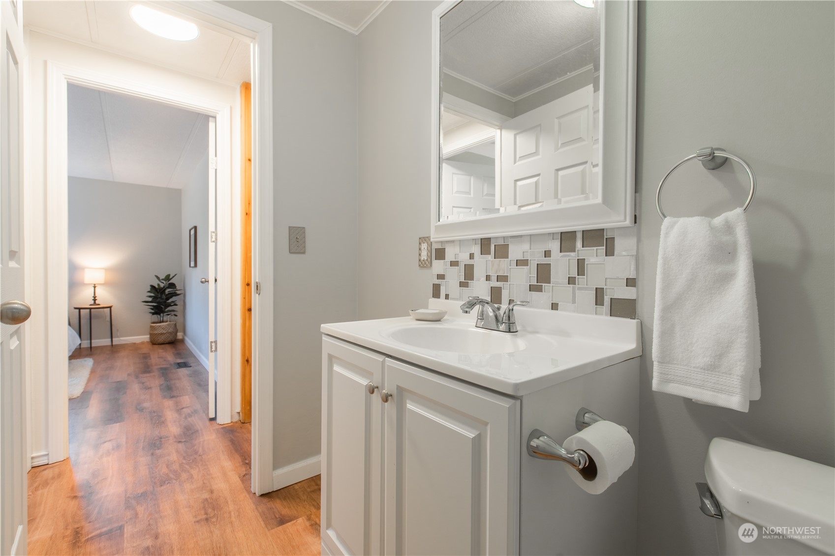 2124 Butler Creek Road Sedro-Woolley, WA 98284 - Photo 18 of 40 a bathroom with a sink toilet and shower