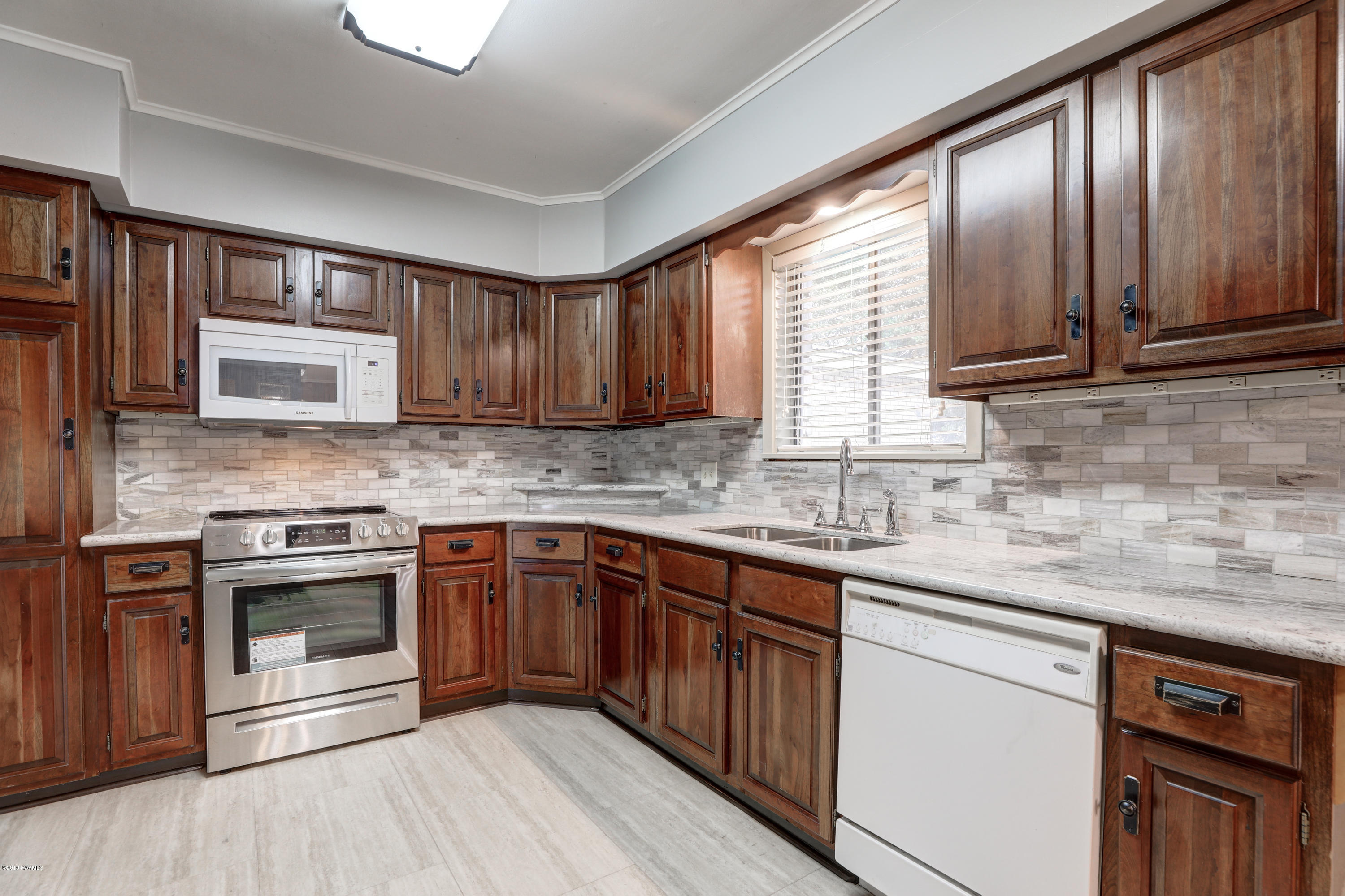 104 Rosedale Drive Lafayette, LA 70508 - Photo 4 of 21 104 Rosedale Dr -24