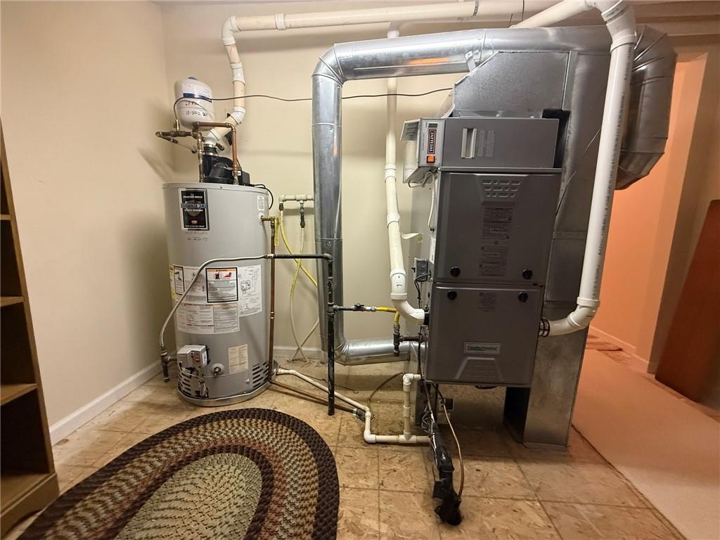 411 Chestnut Lane Apollo, PA 15613 - Photo 26 of 38 a room with gym equipment and a mirror