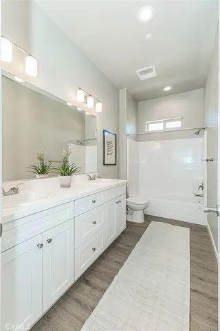 $775,000 | 6008 East Sussex Way, Fresno, CA 93727