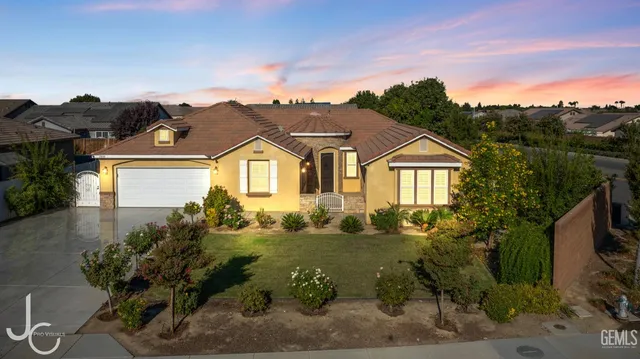 a view of a house with a big yard