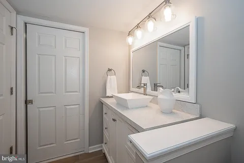 $425,000 | 209 East Chelsea Circle, Newtown Square, PA 19073