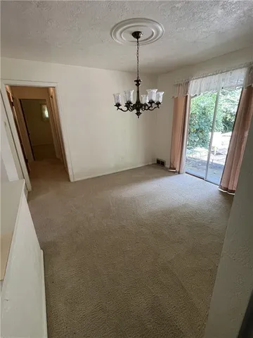 a view of a livingroom with a ceiling fan