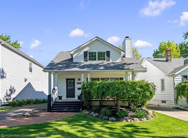 $575,000 | 16268 Kirkshire Avenue, Beverly Hills, MI 48025