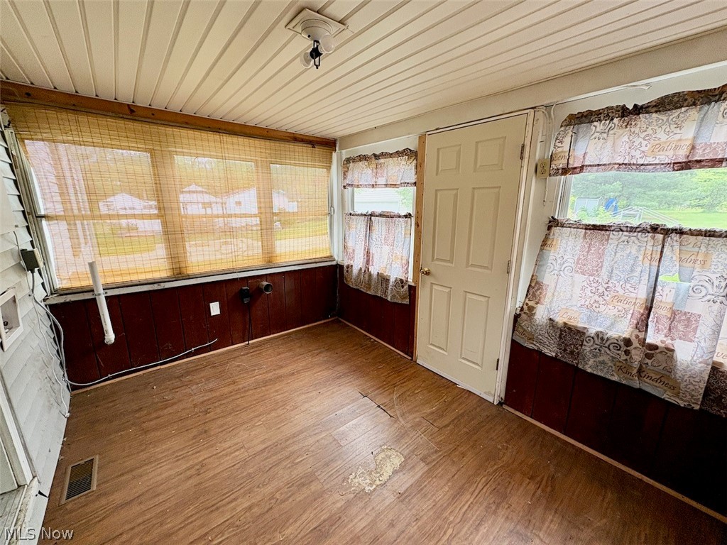 6014 North Ridge Road West Ashtabula, OH 44004 - Photo 20 of 43 Enclosed Back Porch/Laundry
