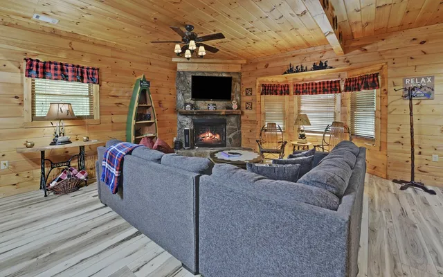 $843,777 | 321 Call-Wright Road, Ellijay, GA 30540