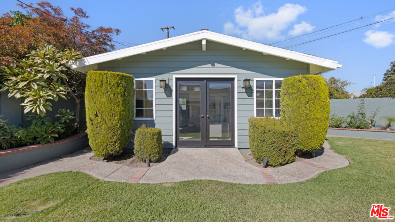 5601 Middlecoff Drive Huntington Beach, CA 92649 - Photo 41 of 49 a front view of a house with garden