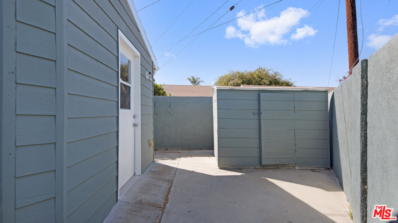 5601 Middlecoff Drive Huntington Beach, CA 92649 - Photo 46 of 49 a view of entryway