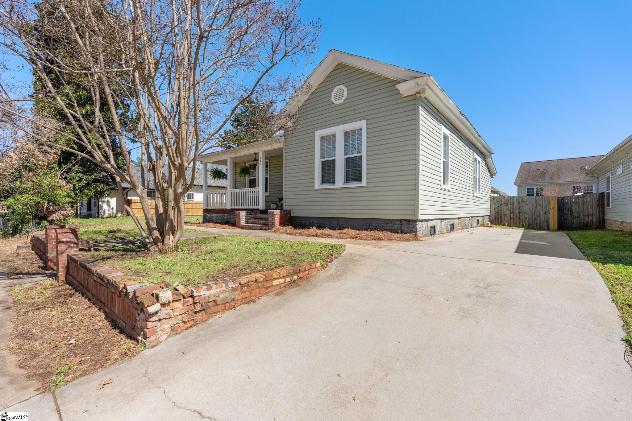 507 Anderson Street Greenville, SC 29601 - Photo 3 of 30