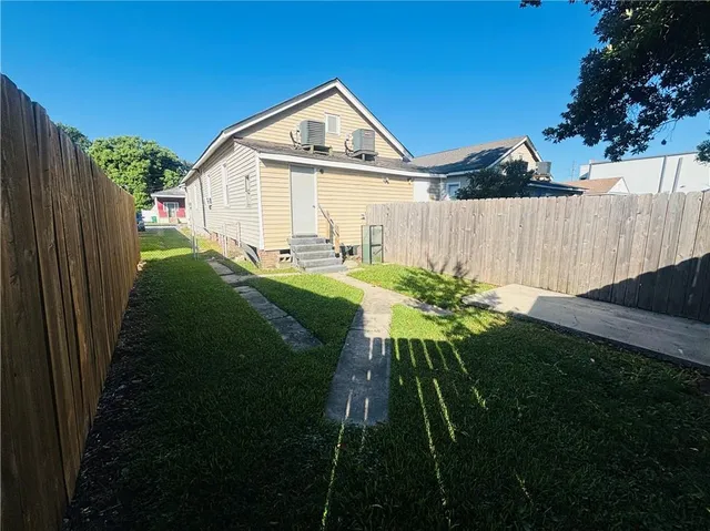 $1,500 | 427 Chalmette Street, Harvey, LA 70058