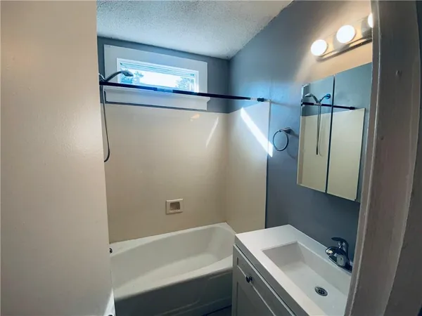 $1,350 | 427 Chalmette Street, Harvey, LA 70058