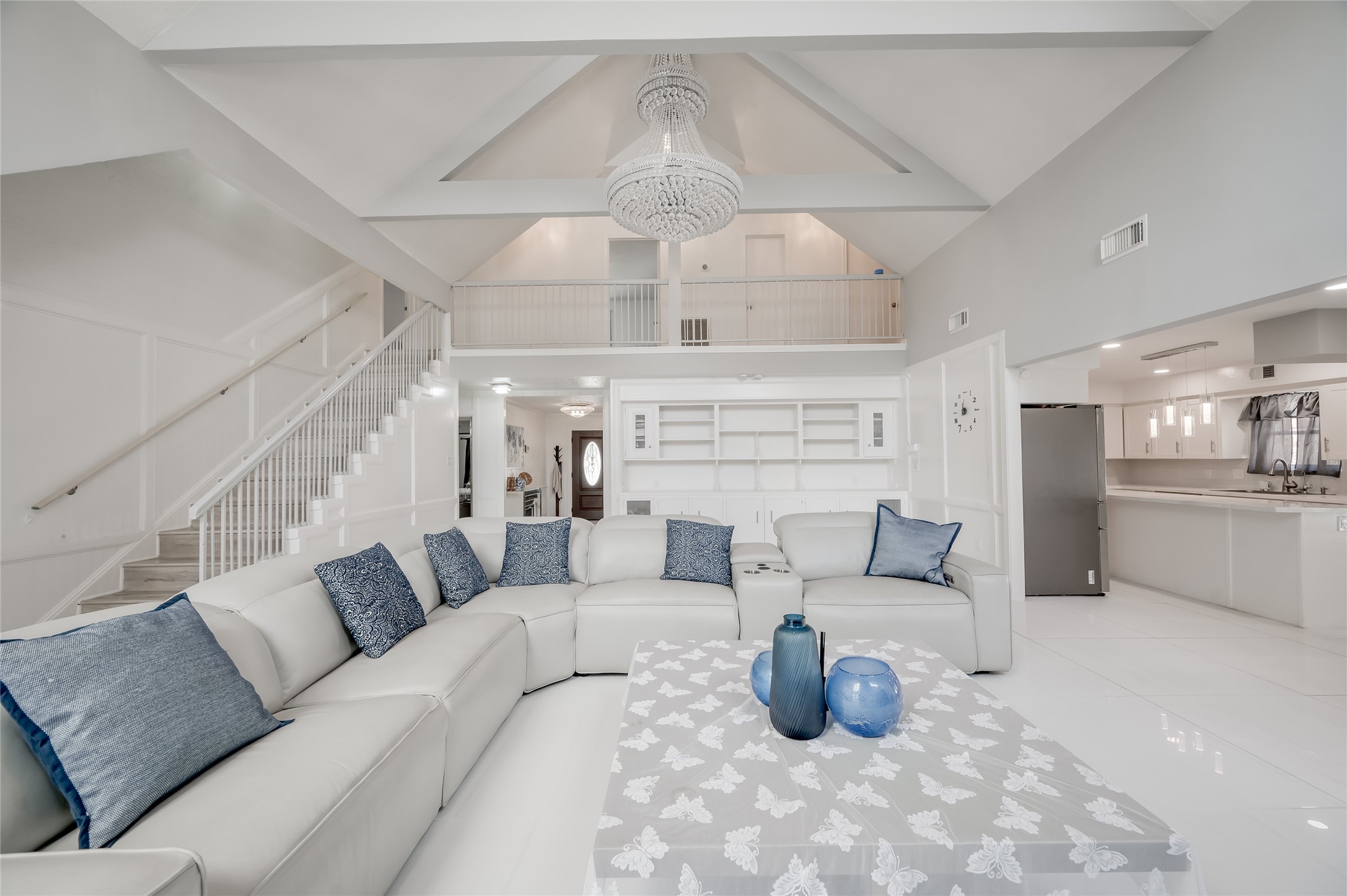 611 Montclair Boulevard Sugar Land, TX 77478 - Photo 15 of 50 The clean, seamless look of the white tiles adds a touch of modern elegance and makes the space feel open and expansive. Perfect for those who appreciate a classic, fresh aesthetic, this neutral backdrop offers endless possibilities for customization and design.