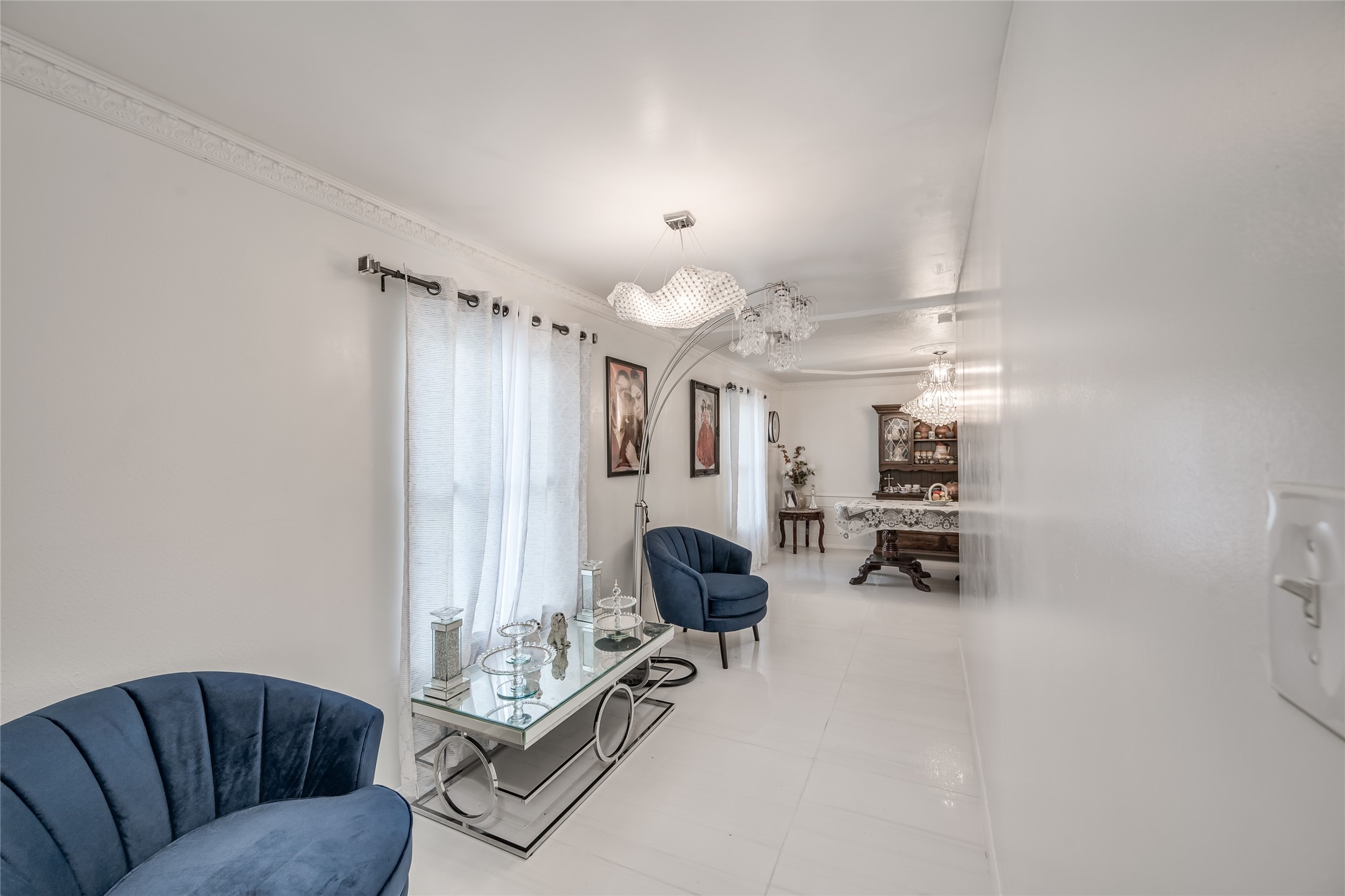 611 Montclair Boulevard Sugar Land, TX 77478 - Photo 18 of 50 This hall transformed into a cozy seating area perfect for relaxing or entertaining guests. With inviting ambiance and stylish furnishings, this space seamlessly blends comfort and elegance, making it an ideal spot for unwinding or enjoying conversations in a warm, welcoming setting.