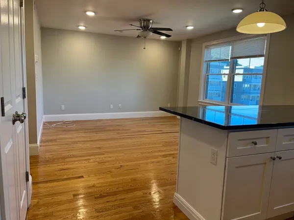 $2,900 | 45 Spring Street, Unit 6, Boston, MA 02132