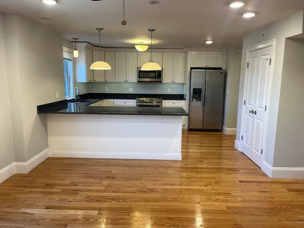 $2,900 | 45 Spring Street, Unit 6, Boston, MA 02132