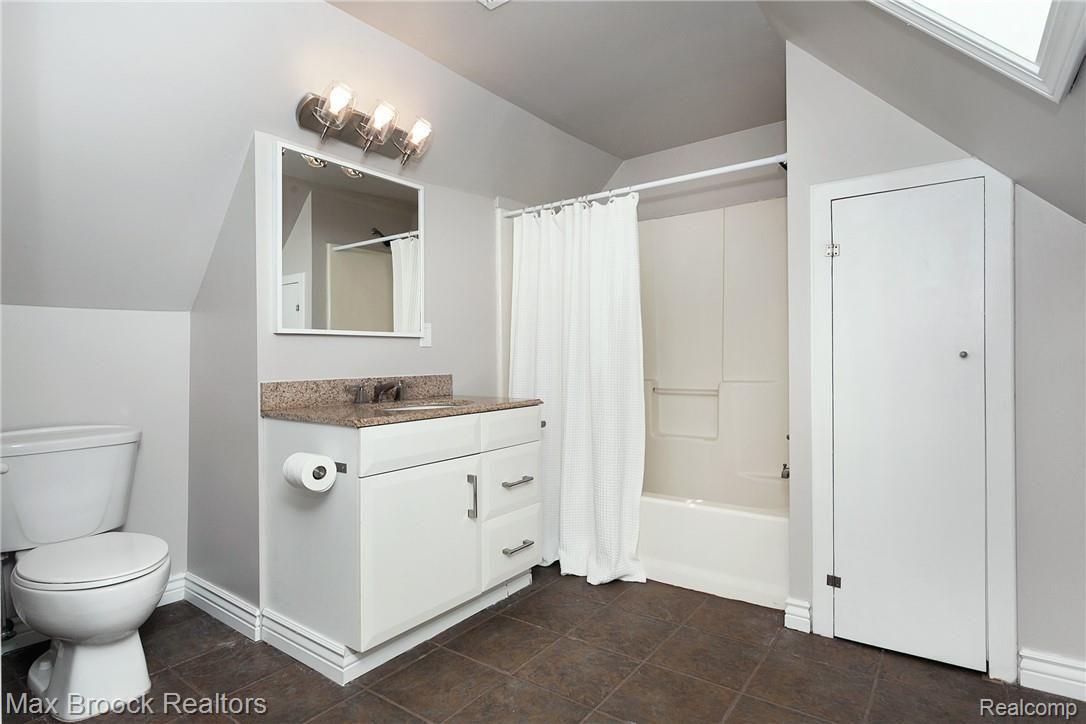 516 Ludlow Avenue Rochester, MI 48307 - Photo 26 of 37 2nd Floor Full Bath