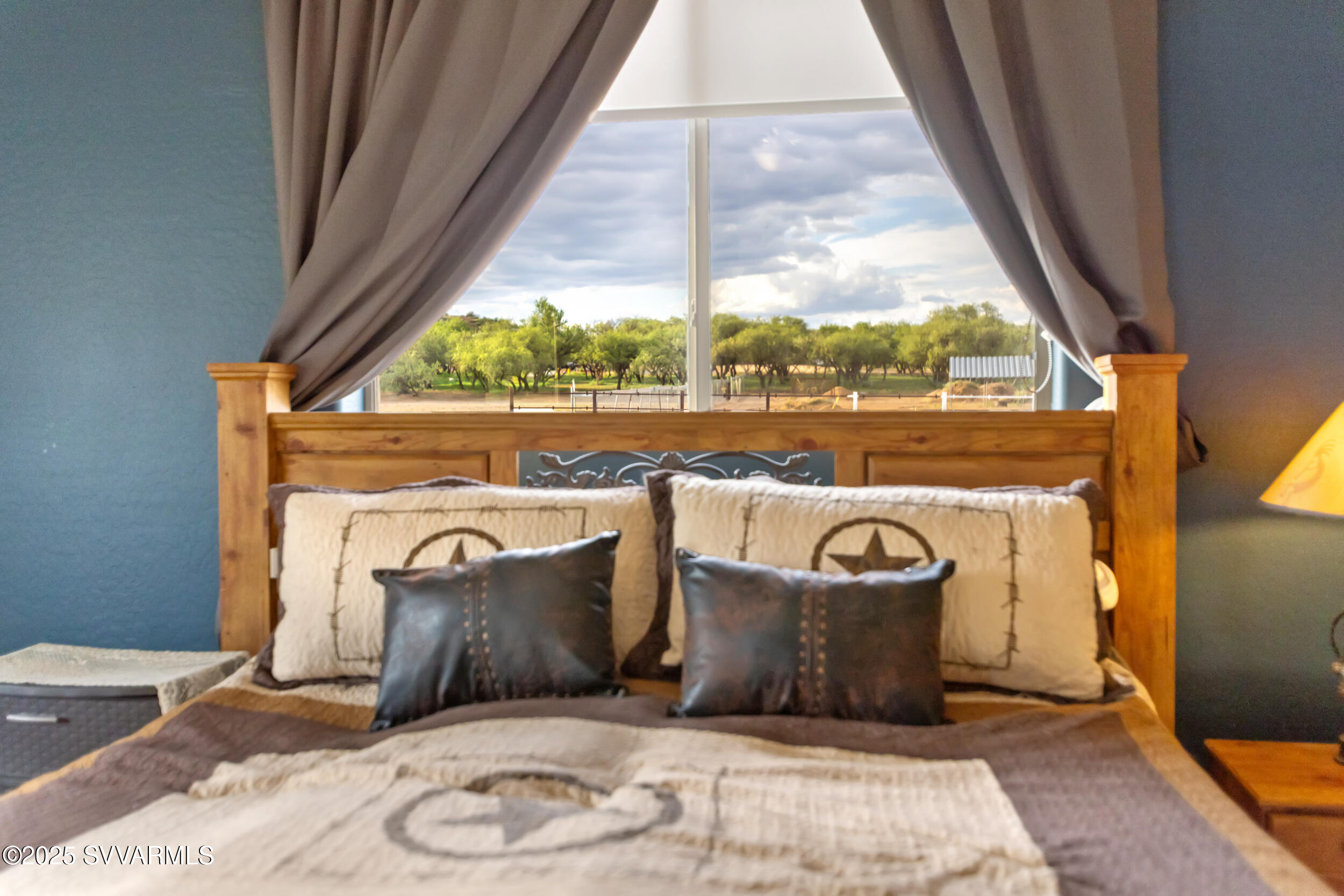455 East Flint Knap Way Camp Verde, AZ 86322 - Photo 16 of 49 a view of a living room with furniture