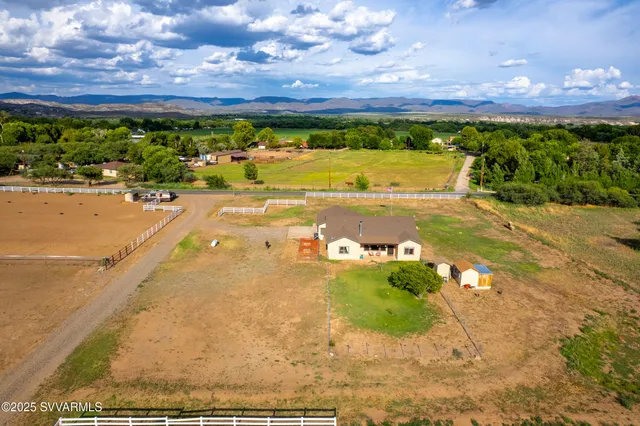 a view of an outdoor space