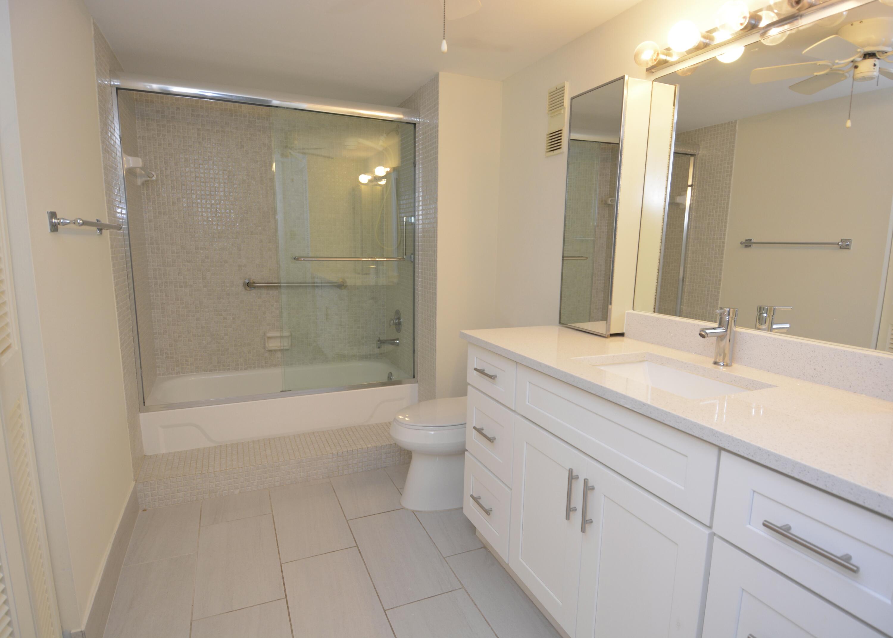 6100 Northwest 2nd Avenue, Unit 129 Boca Raton, FL 33487 - Photo 11 of 22 Master Bath