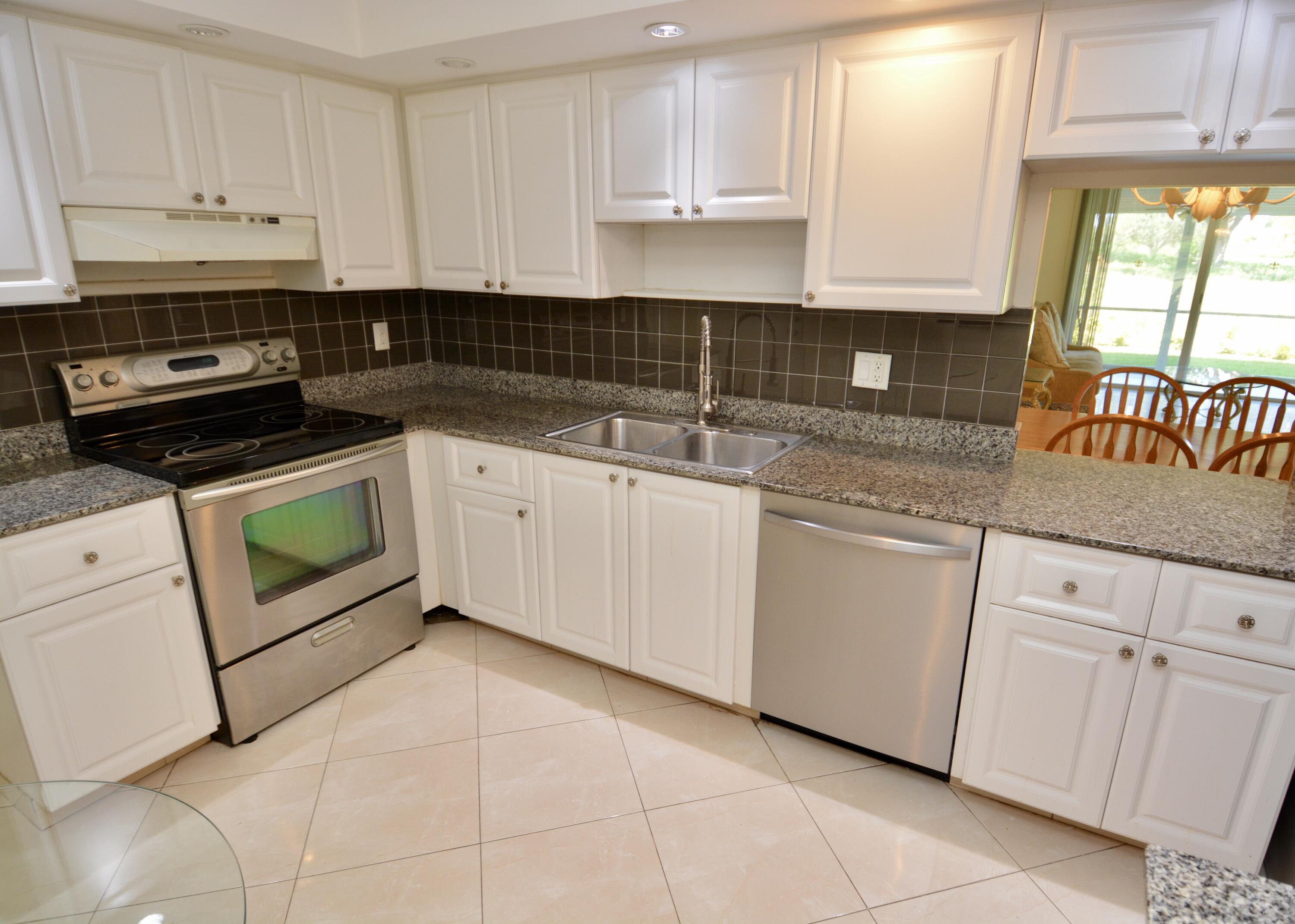 6100 Northwest 2nd Avenue, Unit 129 Boca Raton, FL 33487 - Photo 3 of 22 Kitchen