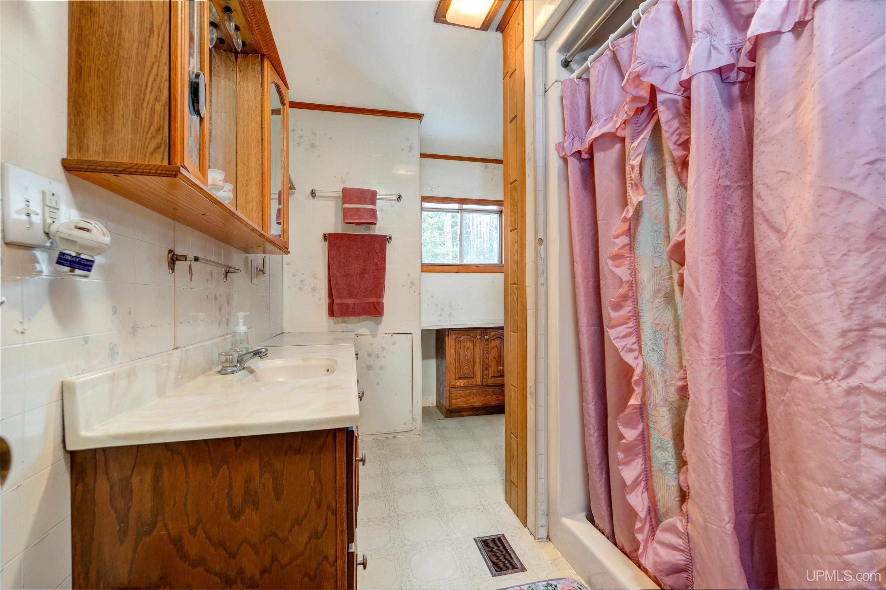 14738 Ll Road Wetmore, MI 49895 - Photo 19 of 37